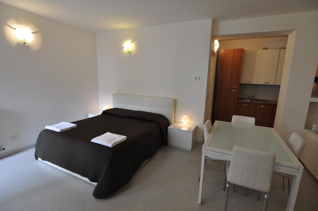 Easy Milano - Rooms And Apartments Navigli Exterior foto